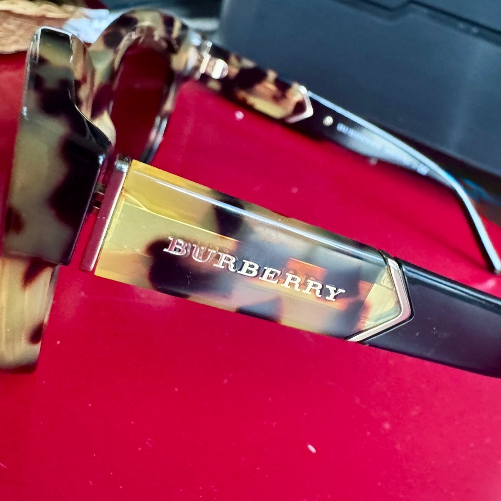 Burberry Sunglasses & Had Case Brown Tortoise # 864 EUC - Picture 6 of 9